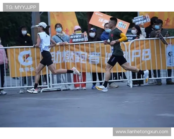 成马夺冠摔过终点！管油胜的 2 小时 16 分与草根韧劲