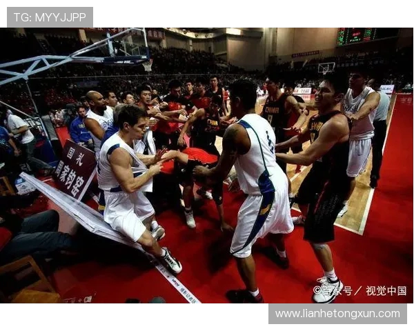 朱芳雨 2010 中巴群殴名场面：组合拳暴打巴西球员，一战封神！